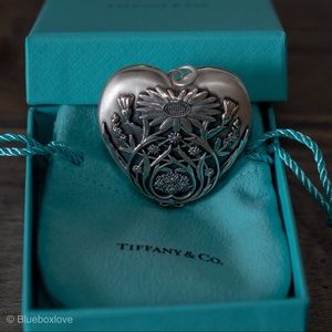 Authentic silver Tiffany & Co Daisy heart locket